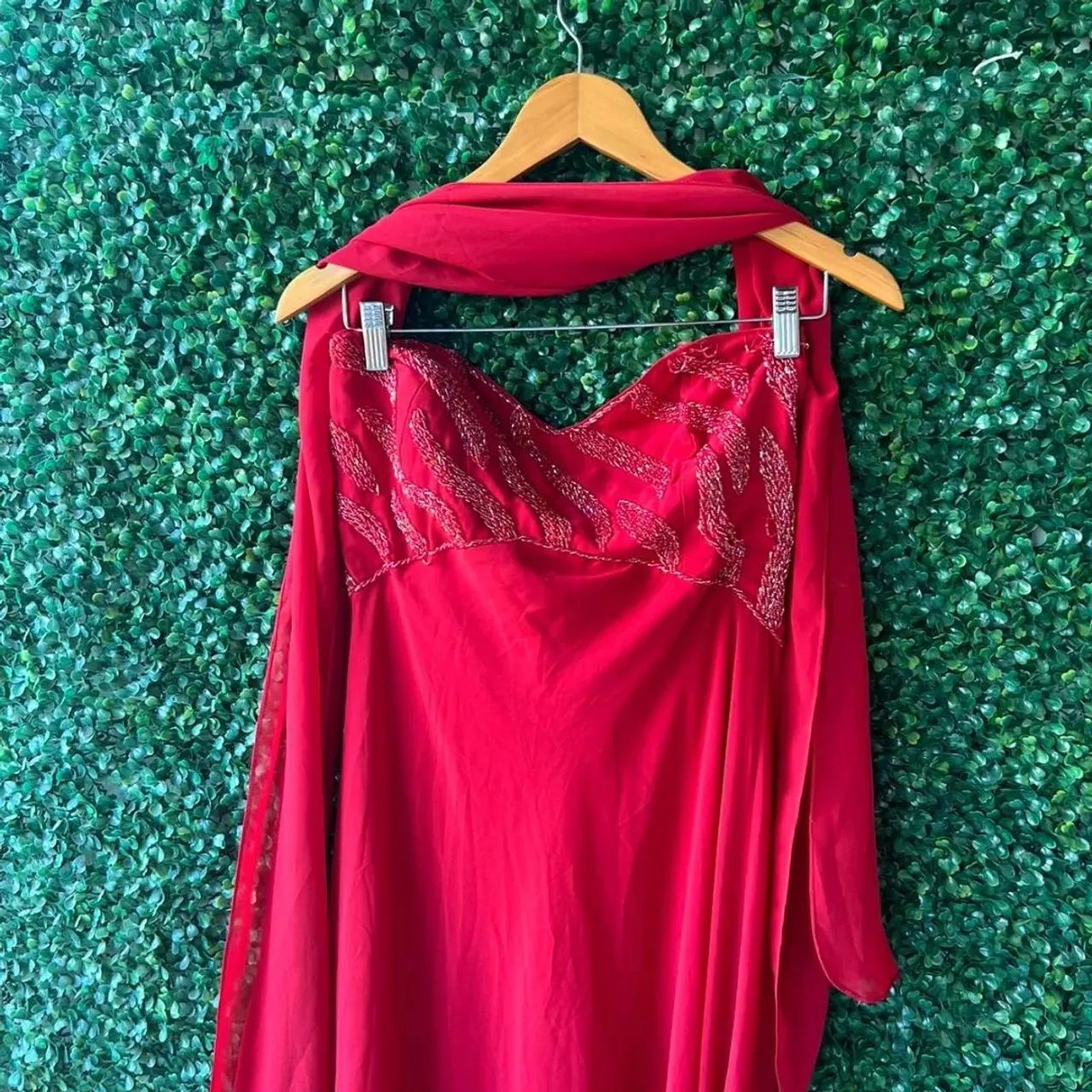 VESTIDO DE FESTA COM ECHARPE - Foto 3