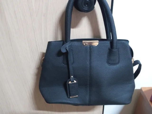 Vendo Bolsa Preta  com várias Divisões. Importada. - Foto 2