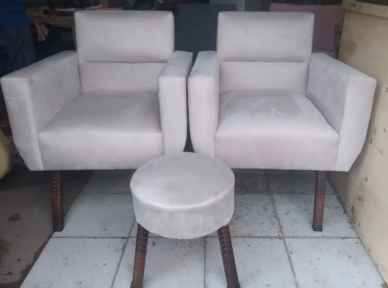 Conjunto de poltronas e puf 