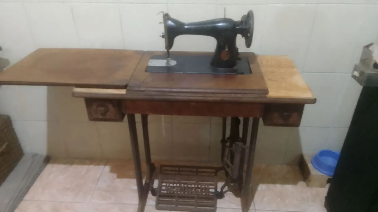 Máquina de Costura Singer Antiga