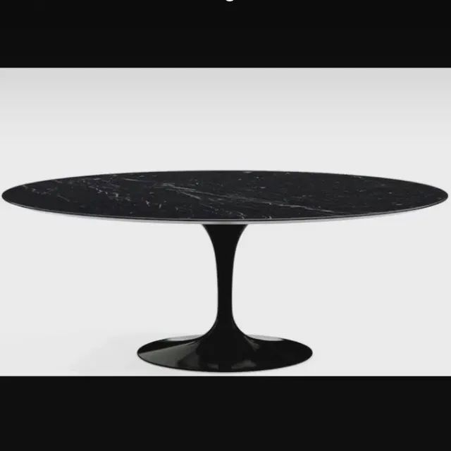 Mesa Design Saarinen Preta com pé moldado estilo Taça 
