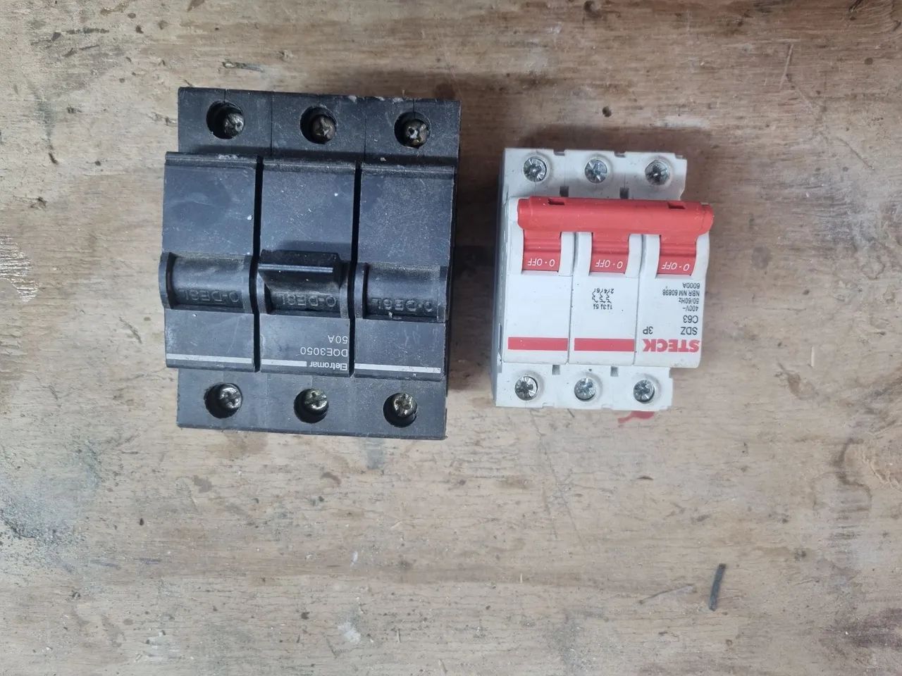 Disjuntores Elétricos - Diversos Modelos e Amperagens - Foto 2