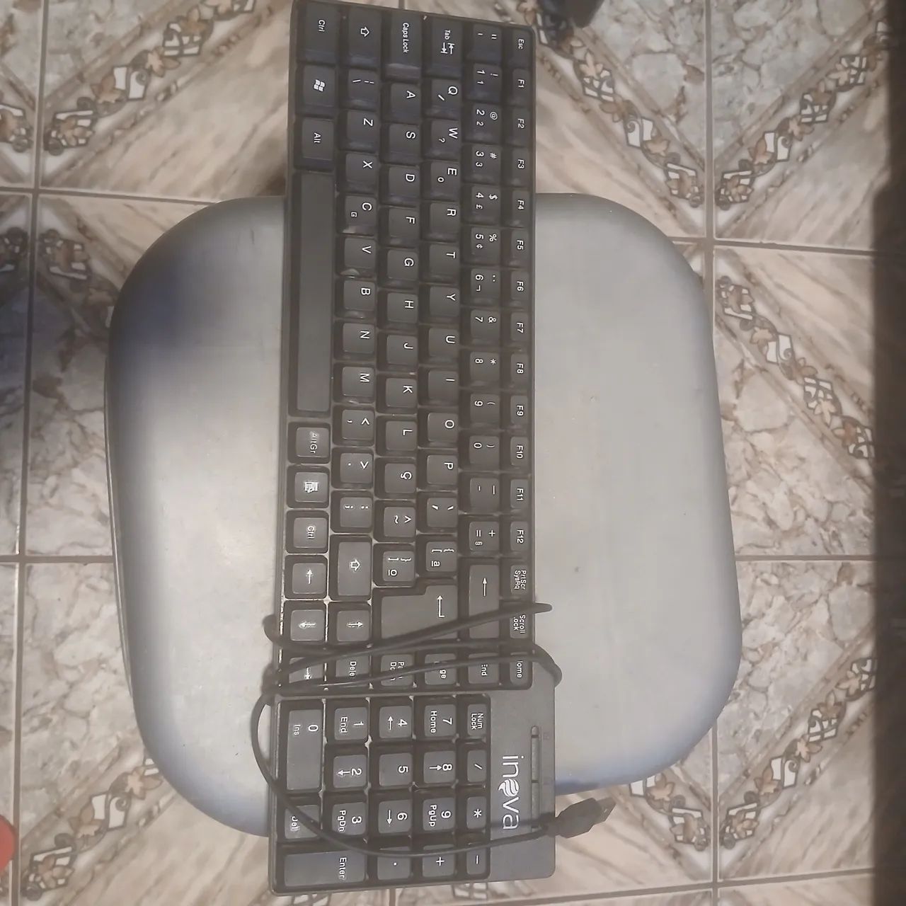 Vende se monitor computador marca LG  , funcionando perfeitamente . Teclado vendo  40,00 - Foto 4
