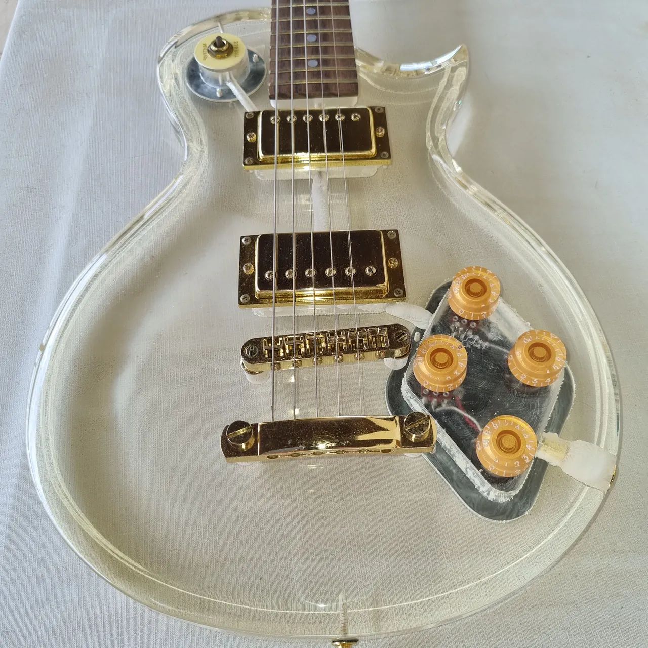 TAURUS LES PAUL, acrilíco, 