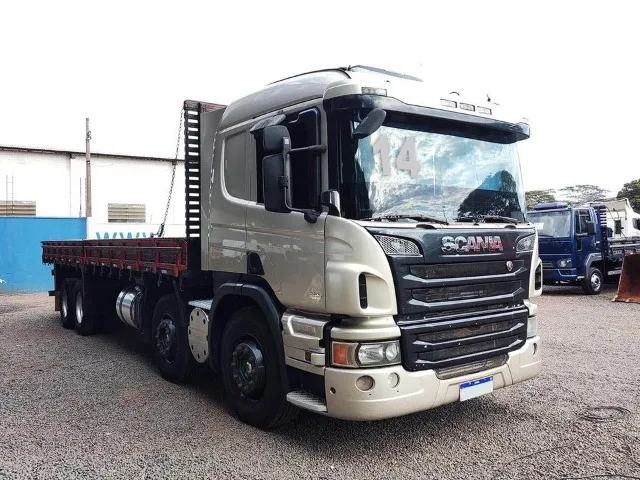 Scania P-310 ano 2014 8x2 carroceria de madeira