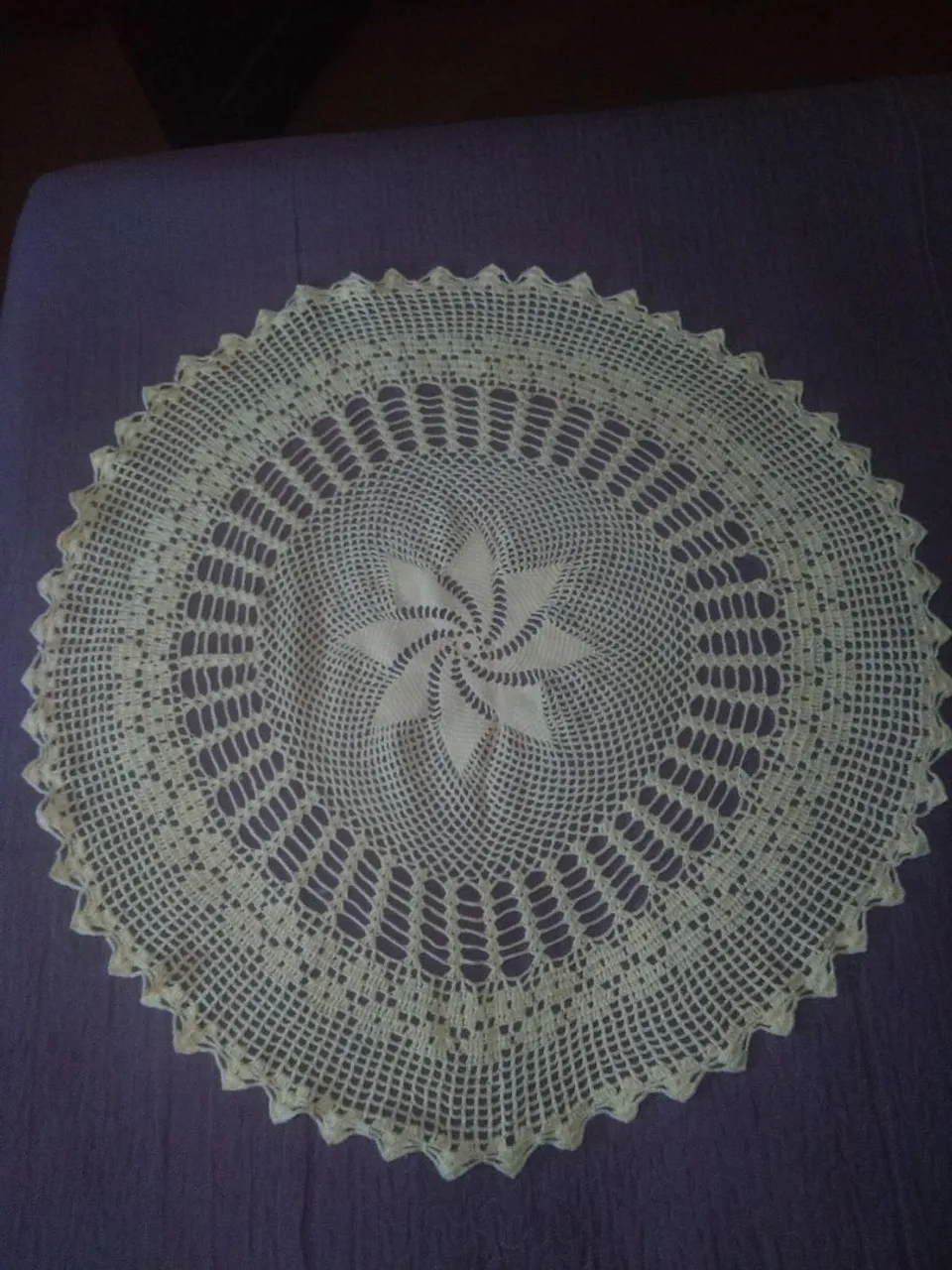 Linda toalha de mesa redonda de crochê artesanal | Cor Amarelo | Vintage