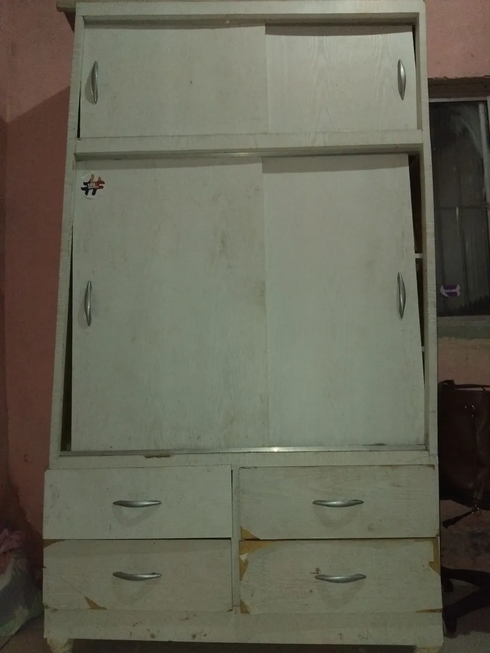 Guarda-Roupa com Gavetas e Portas de Correr