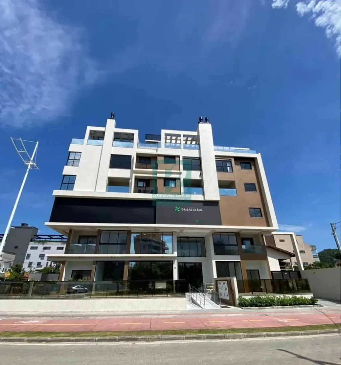 Cobertura Duplex Com 03 Dormitórios Próximo À Praia Do Mariscal Em Bombinhas-SC