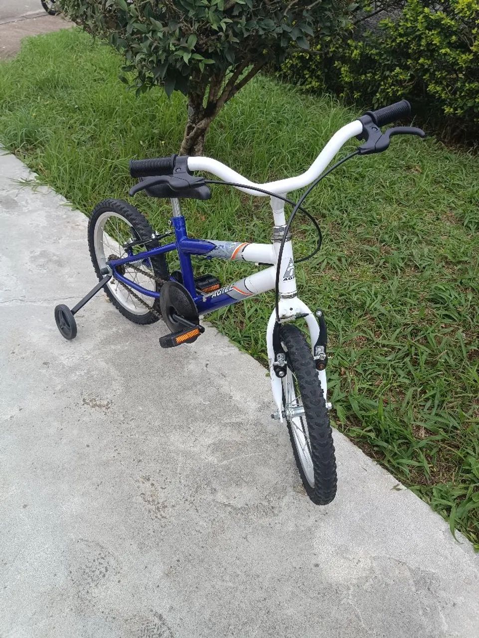 Bicicleta Infantil aro 16 com rodinhas - Foto 2