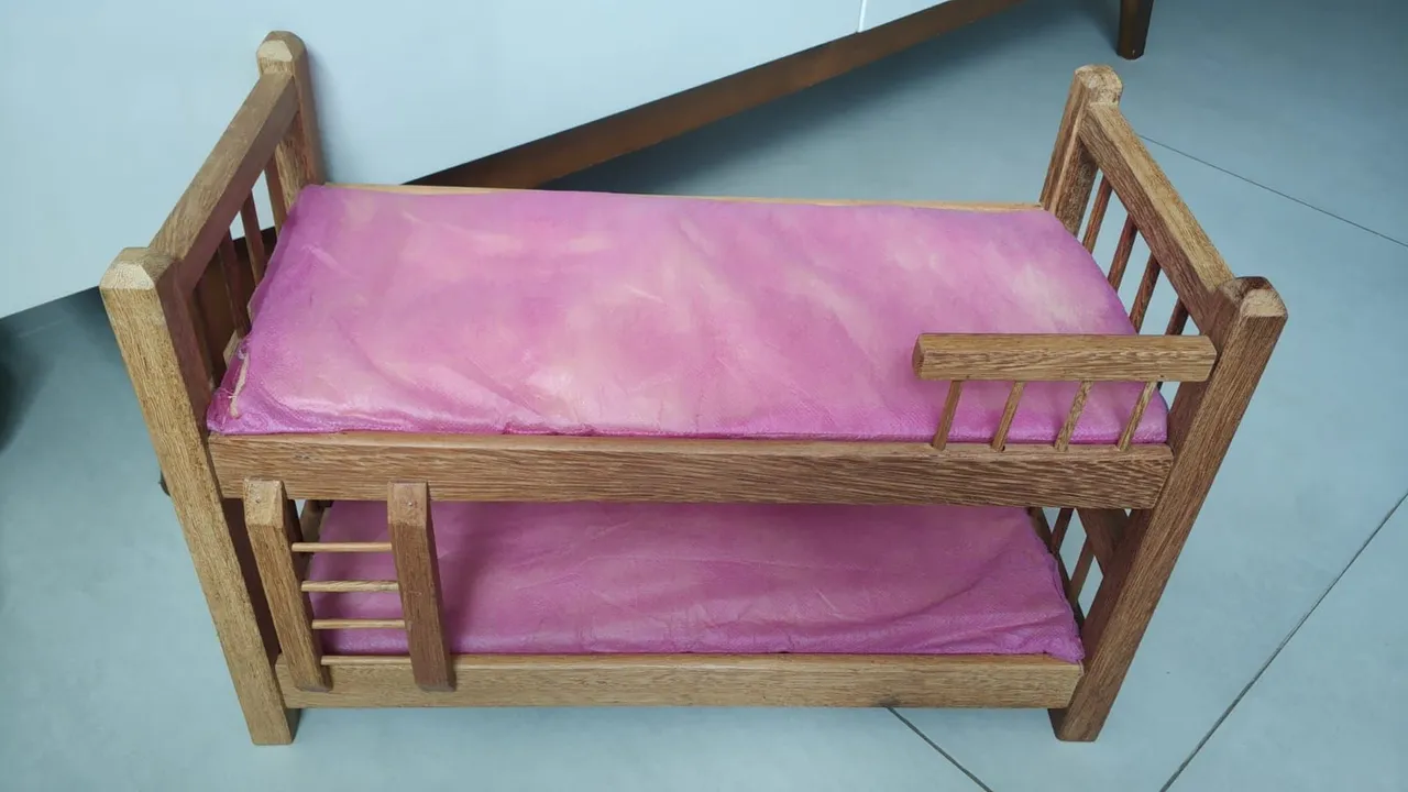Cama Beliche de Madeira para Bonecas