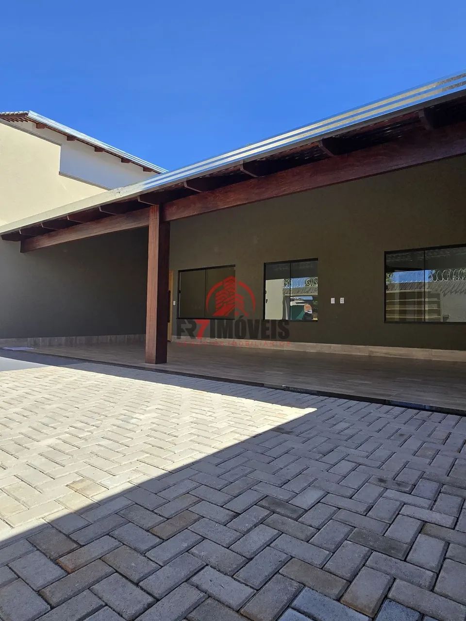 Linda casa! 3 Quartos sendo 1 Suíte - Área Gourmet ampla e com Churrasqueira - Res. Brisas - Foto 2