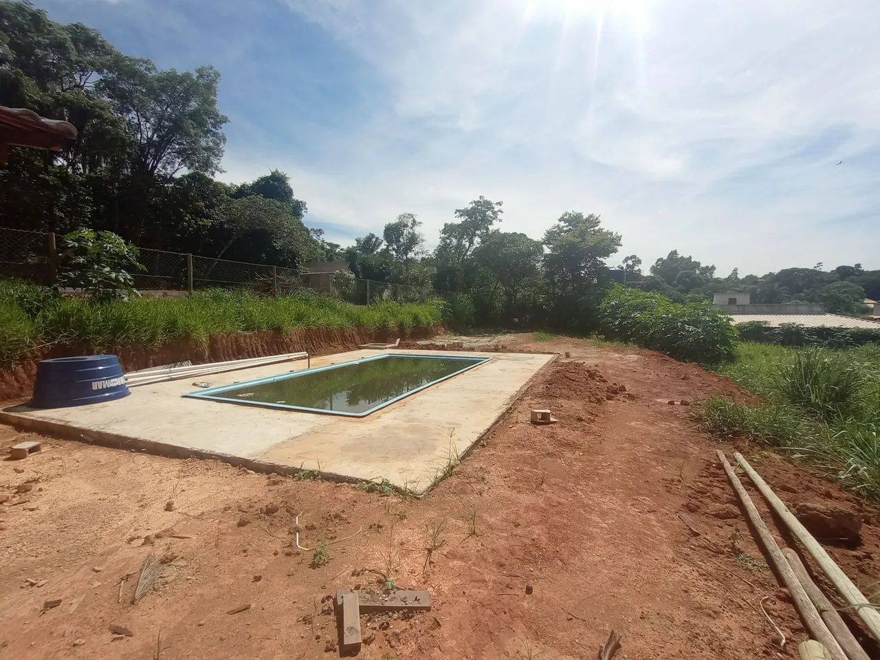 CHÁCARA COM PISCINA EM VIEIRAS ITATIAIUÇU.