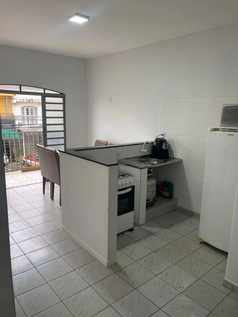 Alugo aptº 2qts MOBILIADO na QE 40 do Guará II- 1º andar