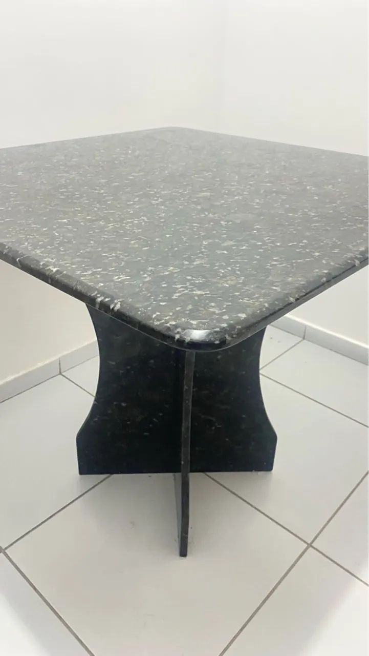 Vendo mesa em mármore preto 4 lugares - Foto 2