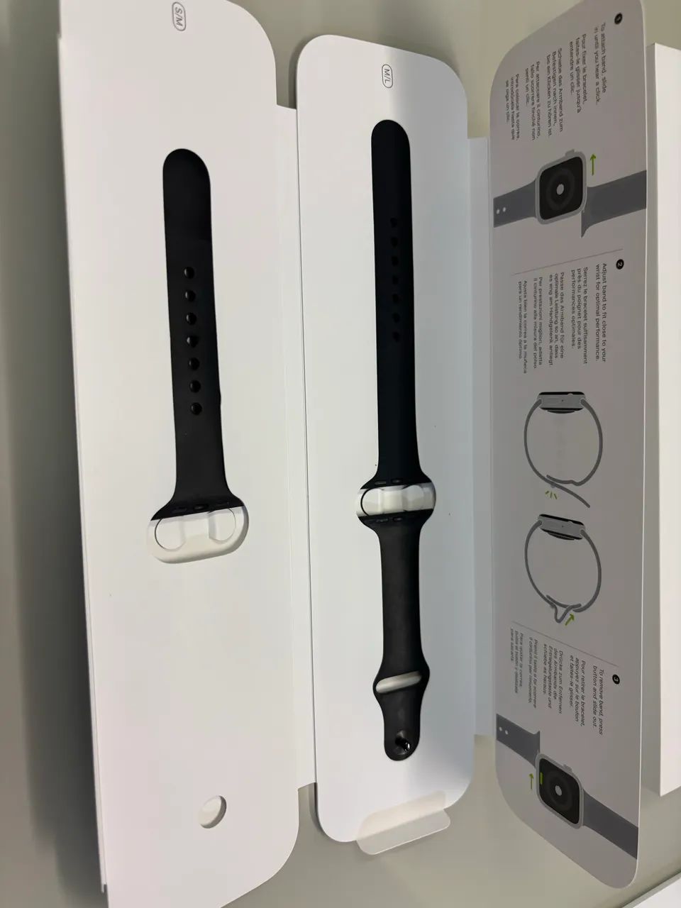Apple Watch Series 5 40 MM Space Gray Aluminum Case Black Sport Band - Foto 6