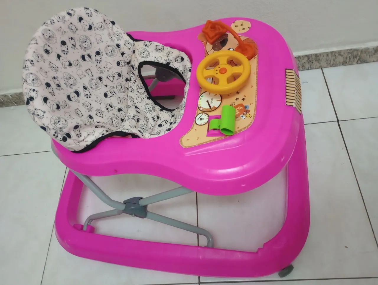 Andador Infantil Rosa com Atividades