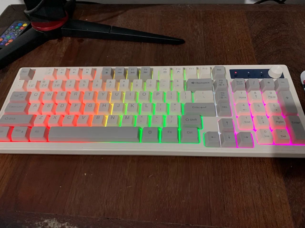Teclado Mecânico RGB - Novo - Sem fio Wireless e Bluetooth - Foto 5