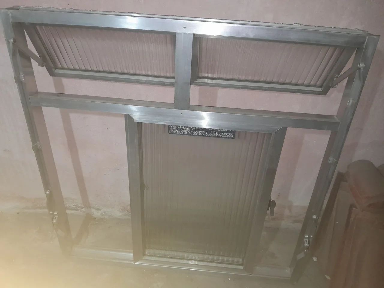Janela de Alumínio 100x100 com Vidro - Foto 3