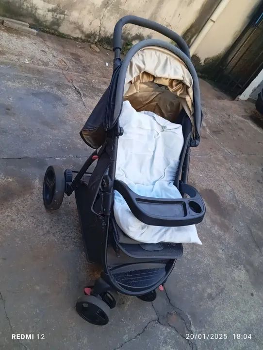 Carrinho de Bebê Cosco Preto - Foto 2