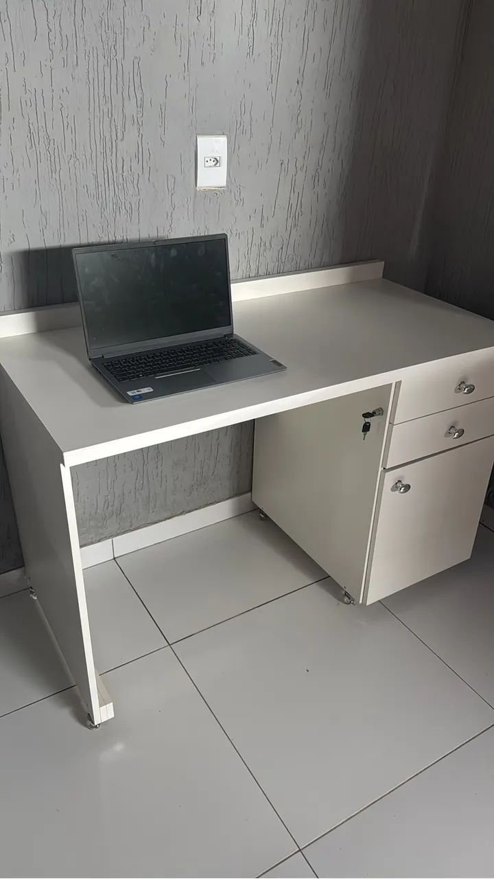 Vendo Notbook e a Mesa  - Foto 2