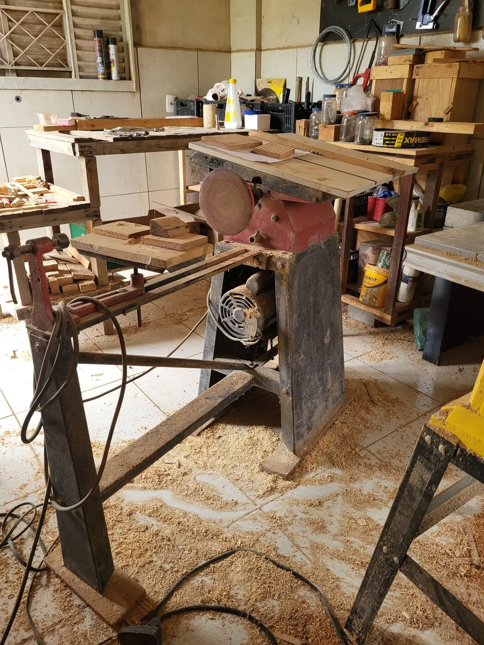 Máquina de corte de madeira industrial