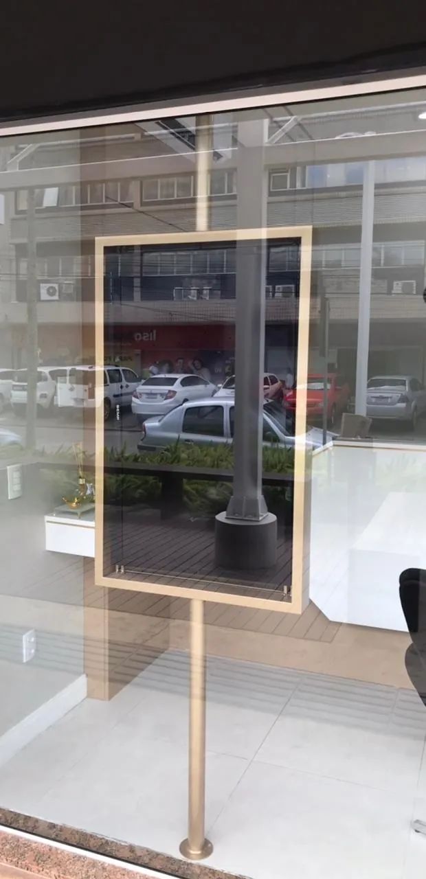 Suporte de TV para Vitrine