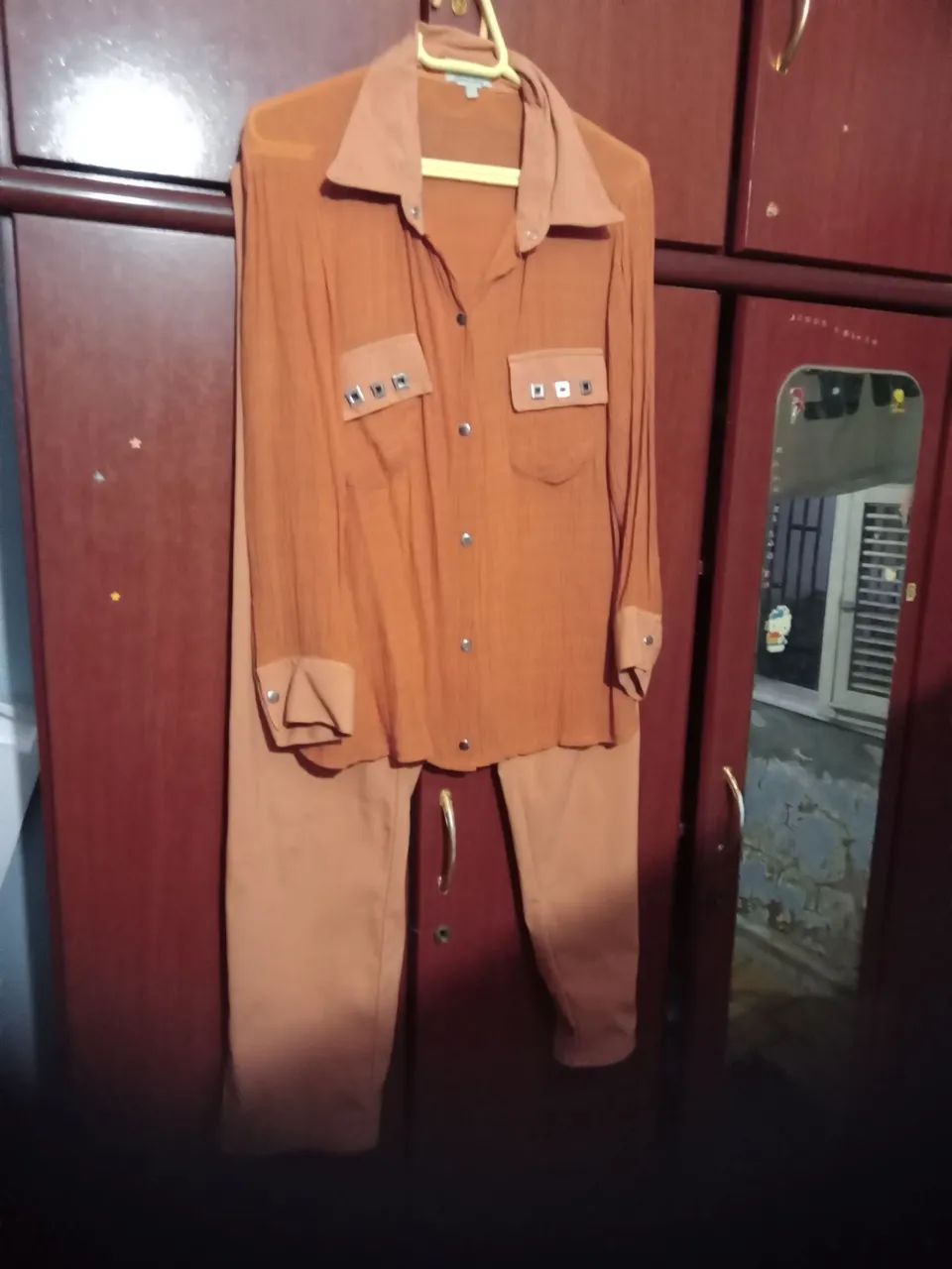 Conjunto de Blusa e Calça Laranja