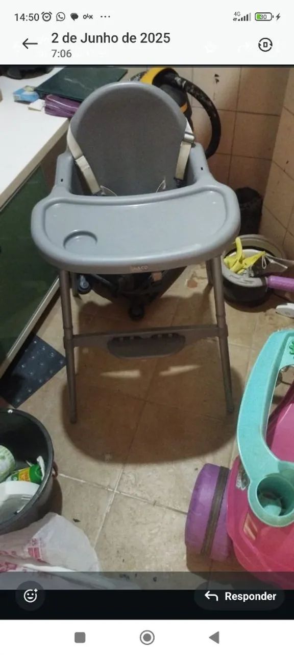 Cadeira Infantil Cinza Dobrável mais um colchão de criança com dois traviseiro 