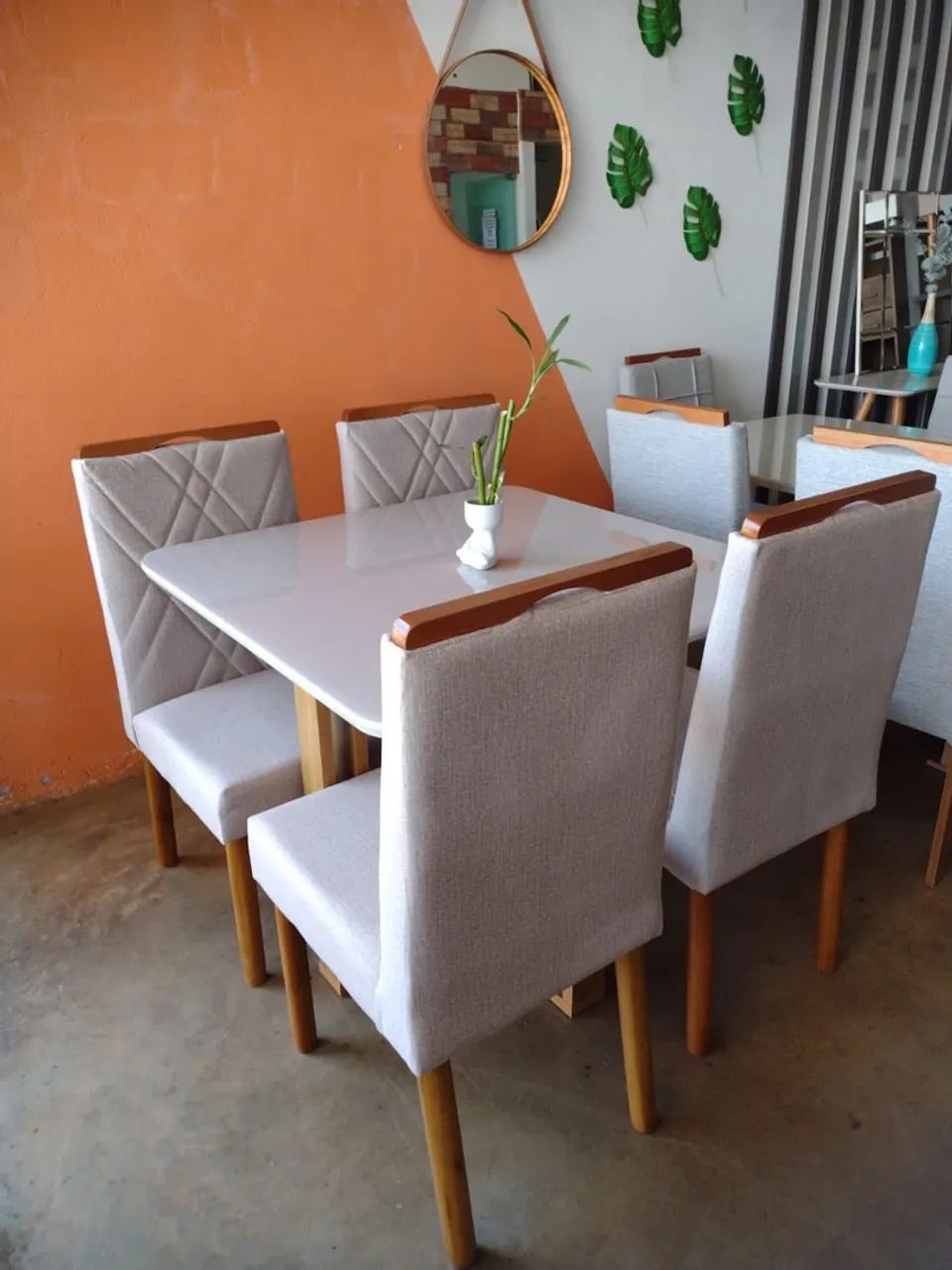 Mesa em MDF cadeiras em madeira tecido linho  - Foto 5