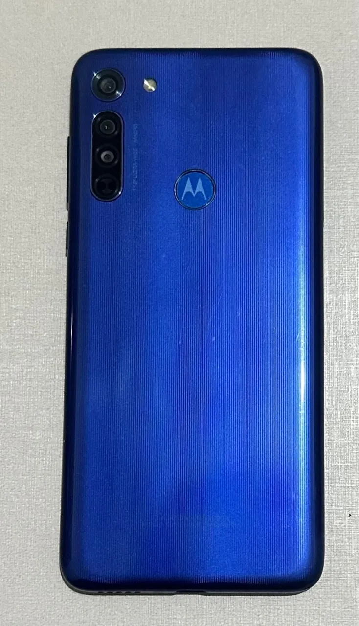 Moto G8 em ótimo estado. Bateria nova