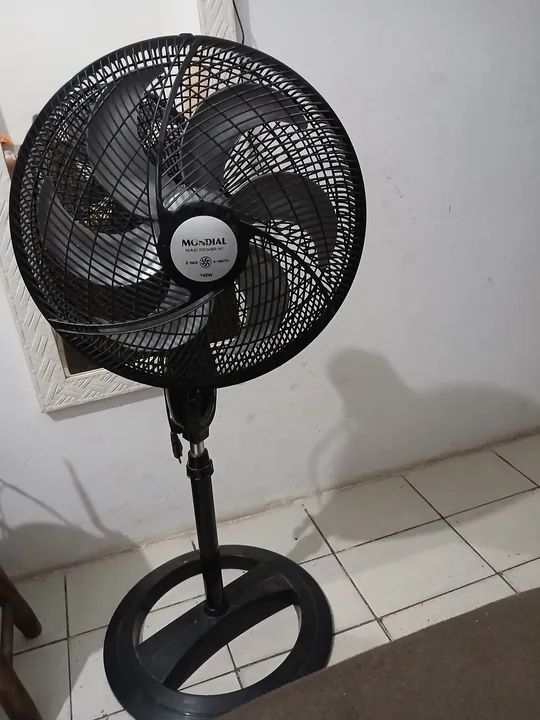 Ventilador de Coluna Mondial Turbo NVT-40C-8P-B 40cm 6 Pás 3 Velocidades Preto 