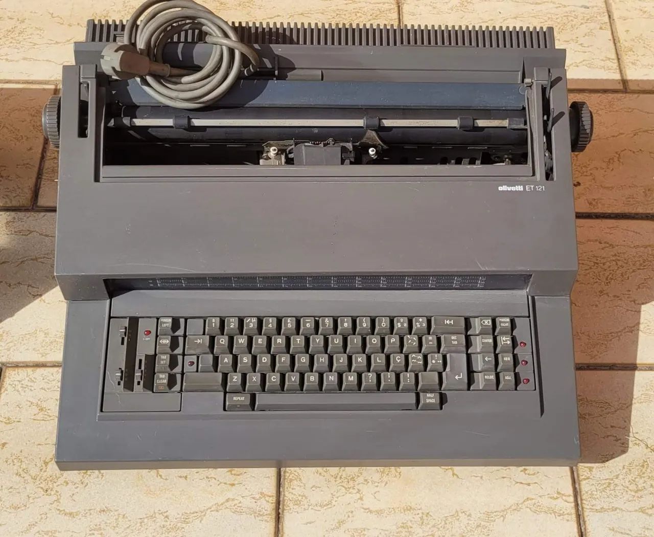 Máquinas de escrever antigas - coleção vintage - Foto 2