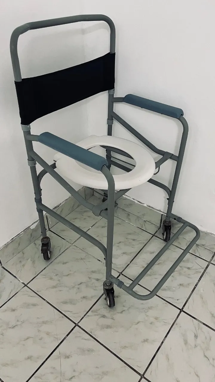 Cadeira de roda de banho