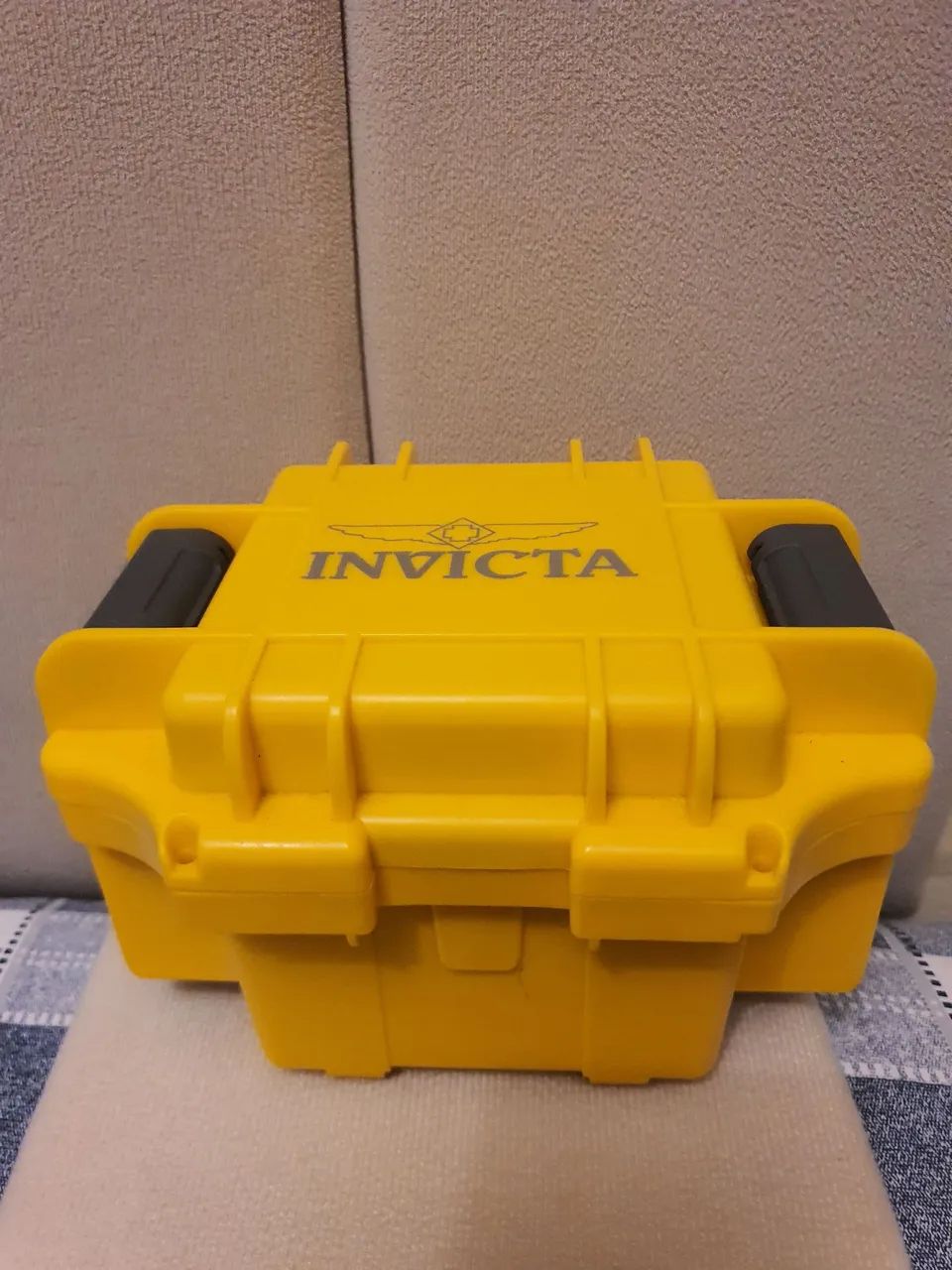 ESTOJO INVICTA AMARELO ORIGINAL