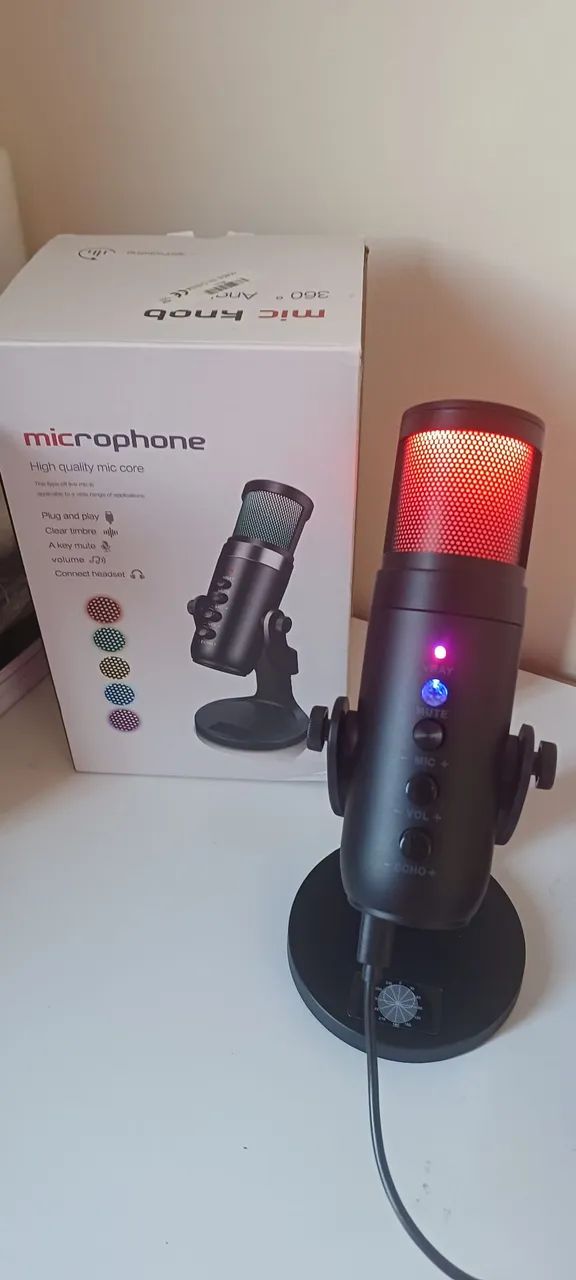 Microfone Gamer Profissional com Design Moderno e Iluminação