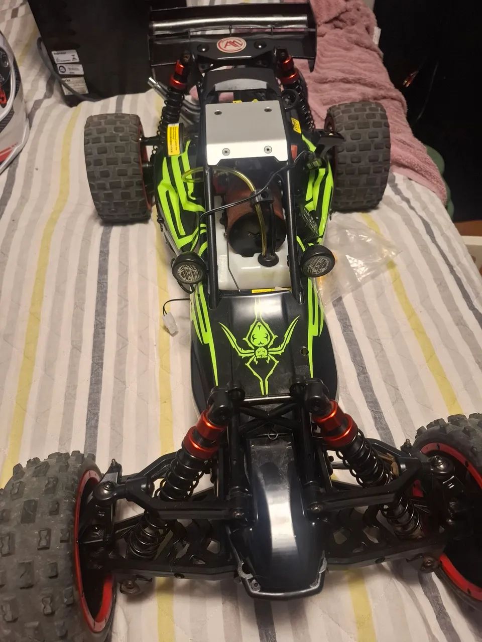 Auto modelo baja gasolina ........