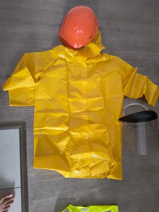 Capacete EPI, Colete EPI e bota segurança (Kadesh)