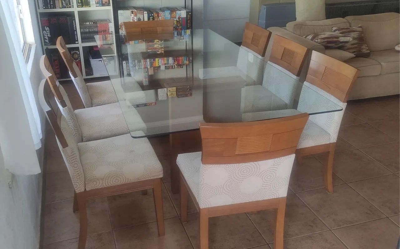 Mesa de jantar tokstok 8 lugares usada - com as cadeiras  - Foto 2