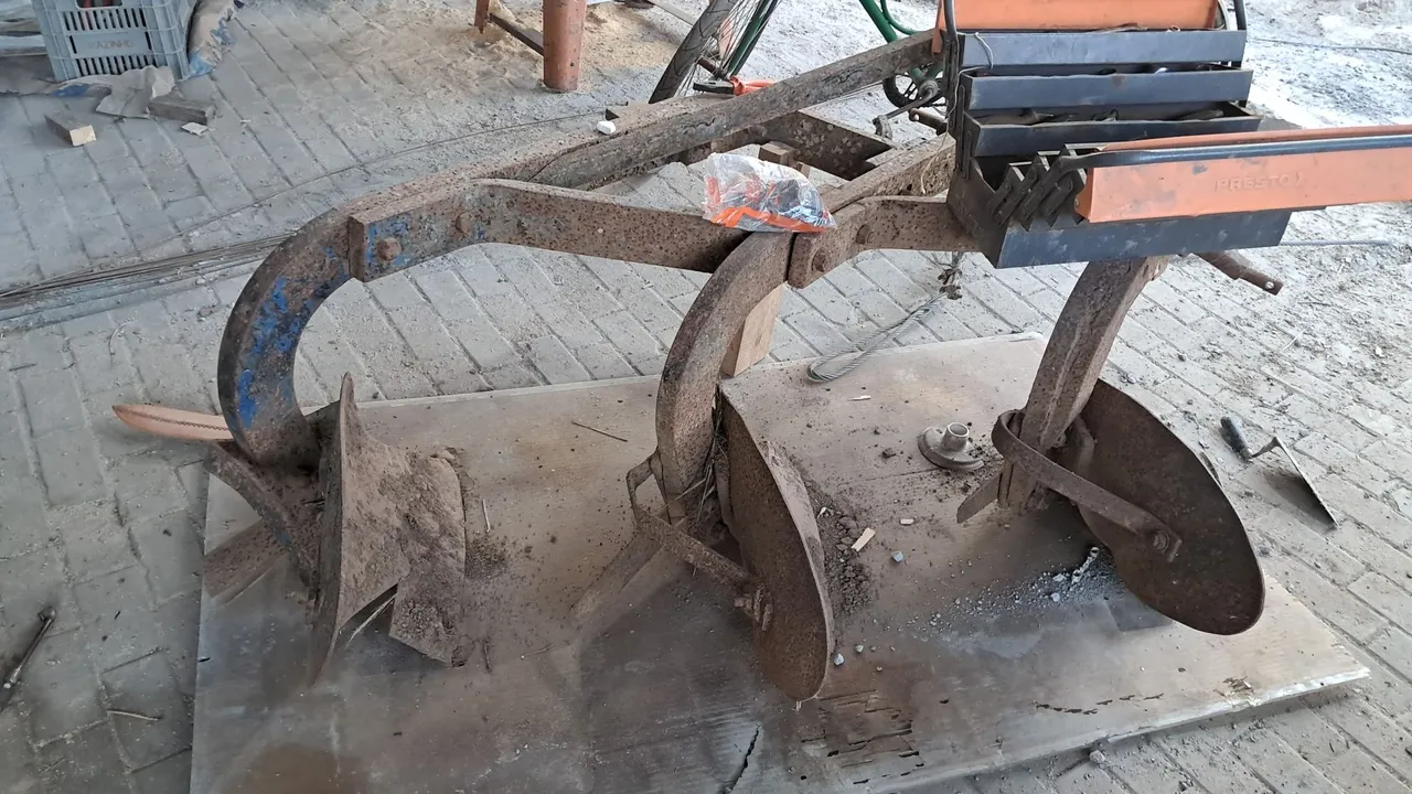 Arado de Aiveca para Trator