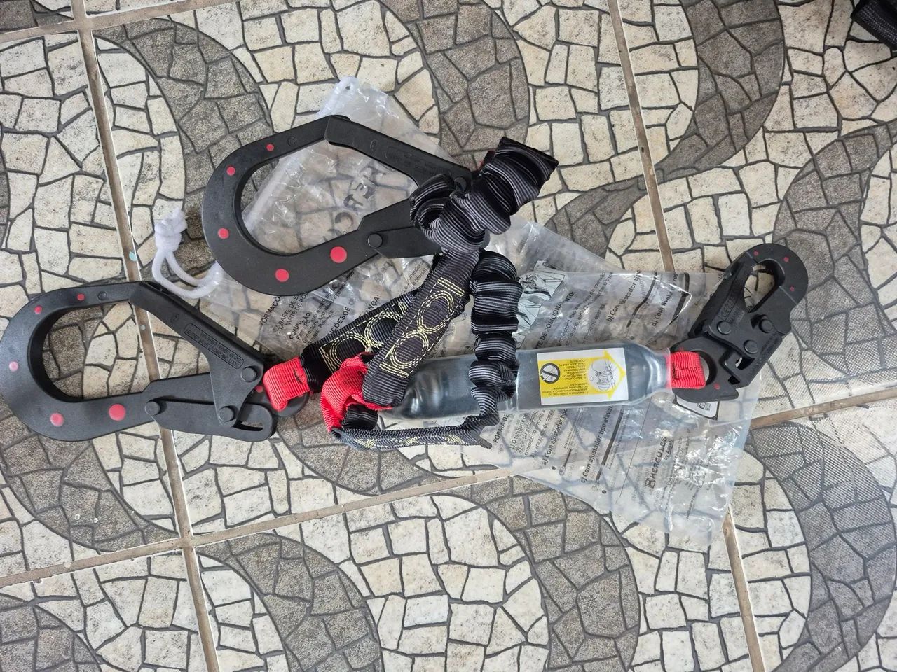 Kit Cinturão paraquedista+talabarte+ capacete. Aceita cartão