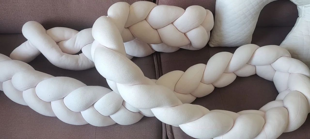 Protetor de berço e almofada para amamentação. 