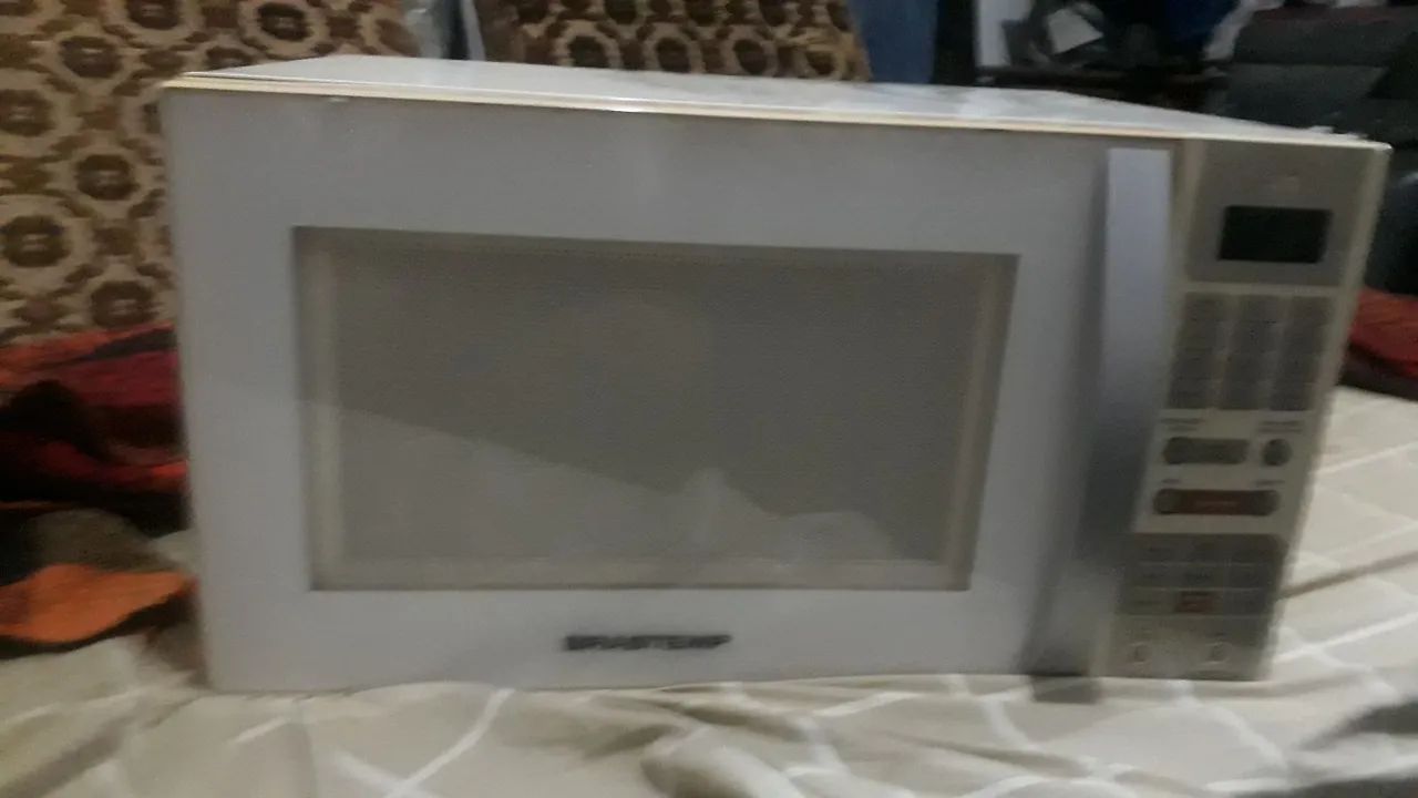 Micro-ondas Brastemp com garantia 6 meses.