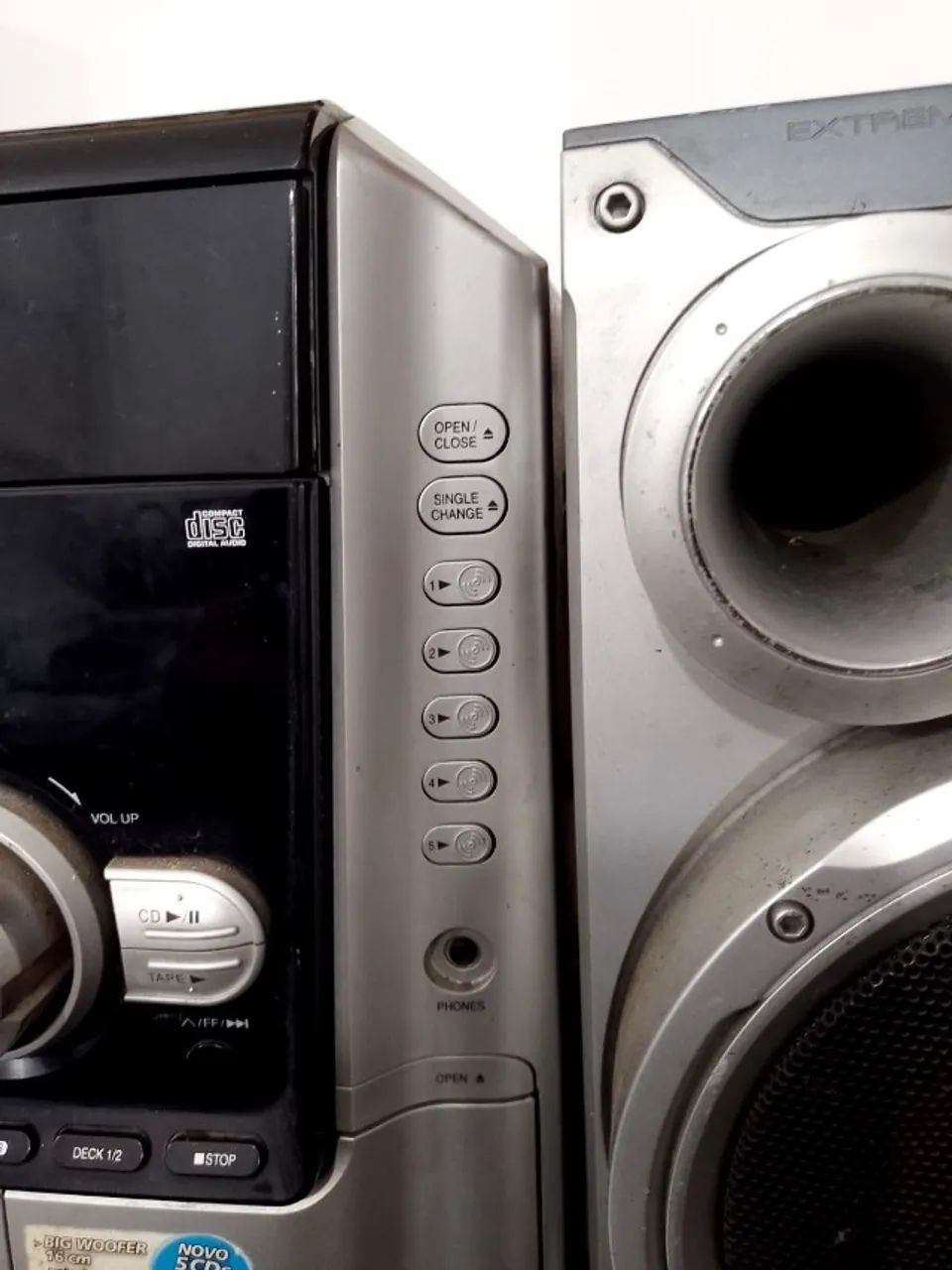 System Panasonic com rádio , toca cd 5 gavetas, saí auxiliar frontal , caixas funcionando - Foto 4