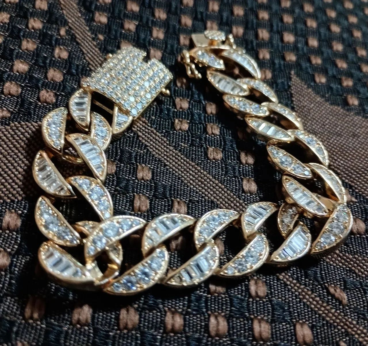 Linda pulseira de strass elegante 