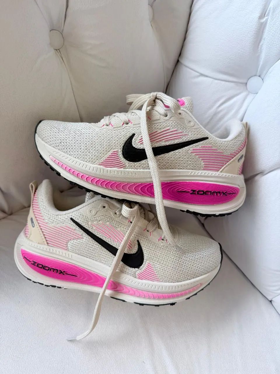 Tênis Feminino Nike Vomero 18 Off white,rosa - Foto 2