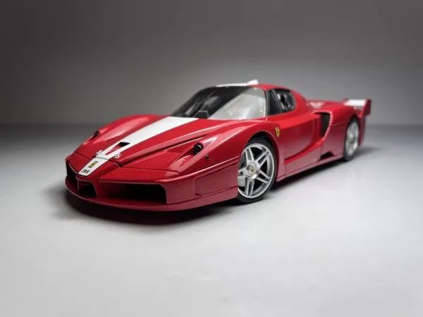 Miniatura Hotwheels Ferrari Fxx 1 18 - Hobbies e coleções - Águas