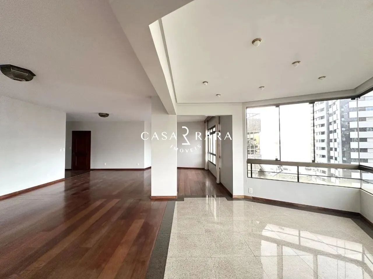 Apartamento 5 dormitórios (2 suítes) e 2 vagas com hobby box - Agronômica - Foto 4