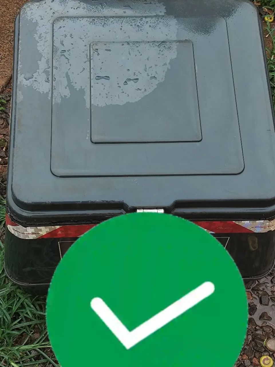 Vendo bau com suporte para moto 