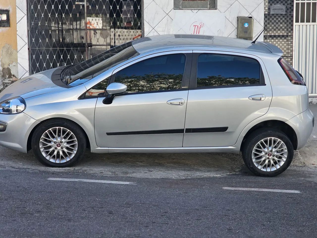 Vendo Fiat punto 1.6 2013 motor etorq com apenas 88 mil km rodandos  - Foto 2
