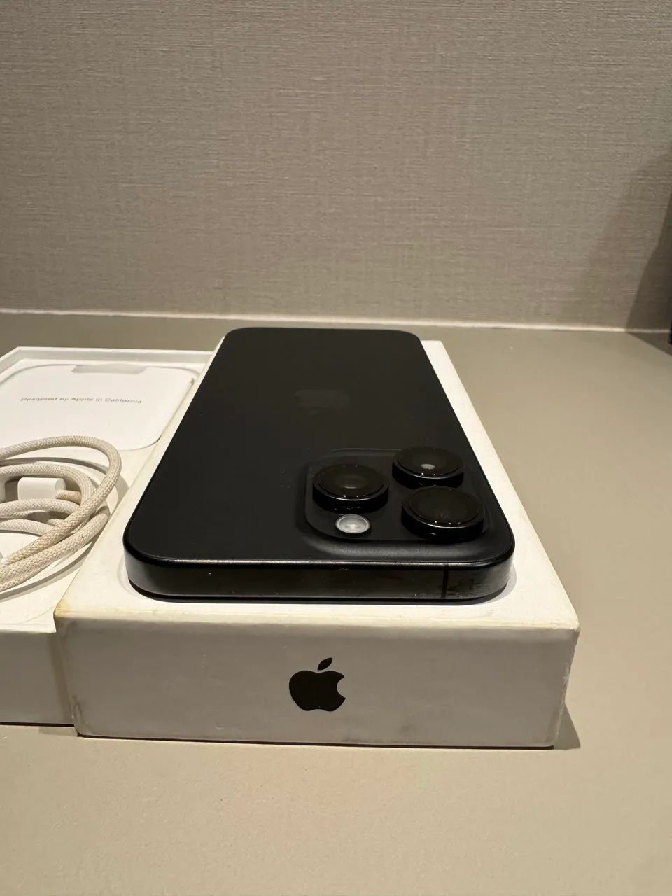 iPhone 15 Pro Max 256gb - Completo na caixa - seminovo impecável  - Foto 3